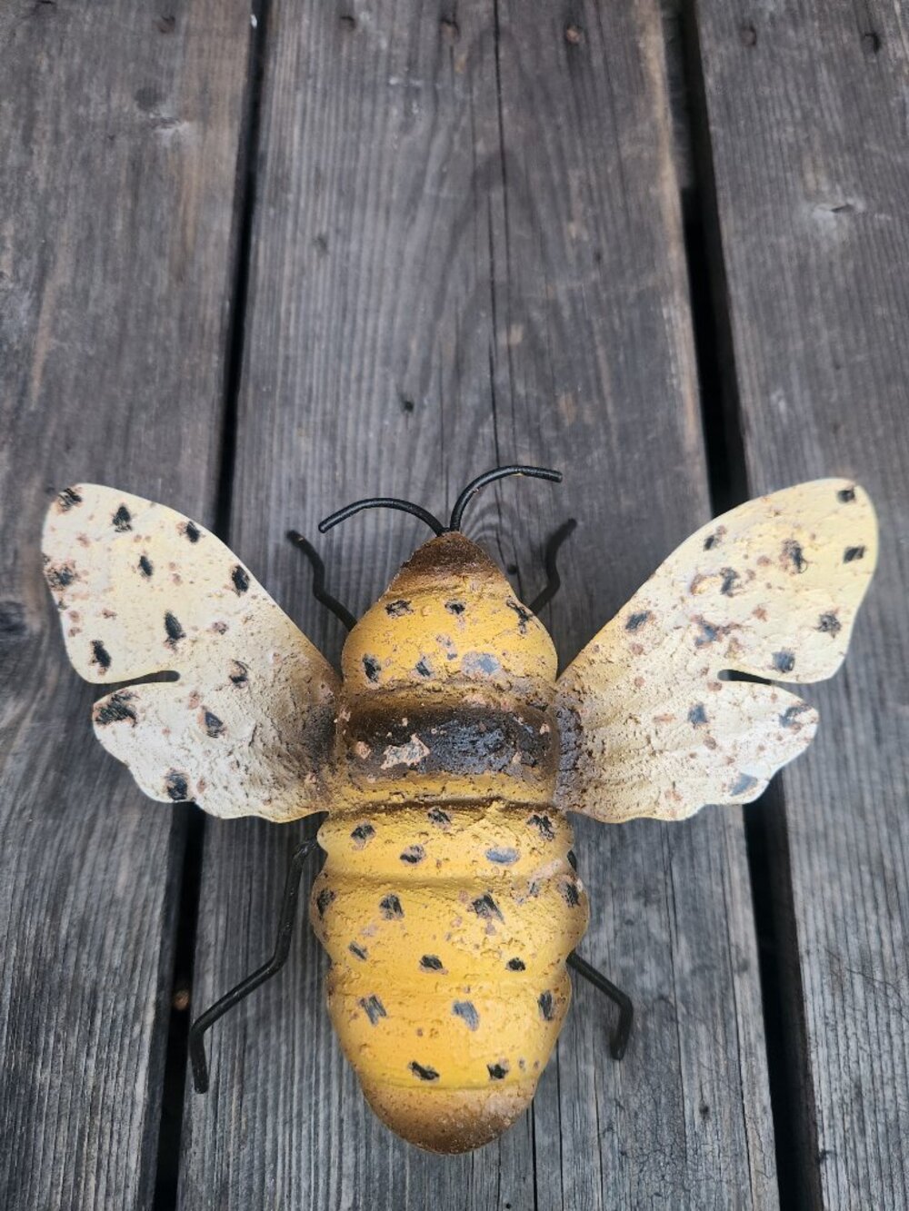 Set of 2, Rustic Metal Bee Wall Hanging Garden Decor - Picture 4 of 4